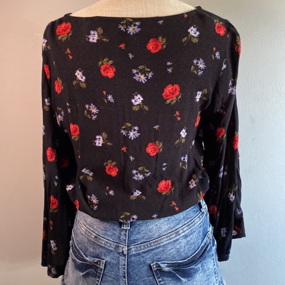 0️⃣3️⃣American Eagle Floral shirt - Picture 4 of 4